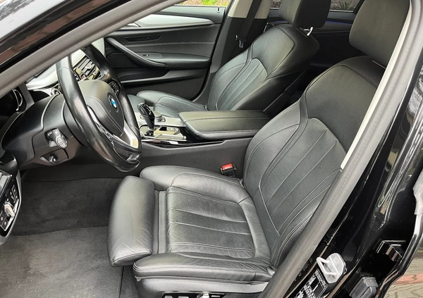 BMW Seria 5 cena 158000 przebieg: 105000, rok produkcji 2017 z Karczew małe 121